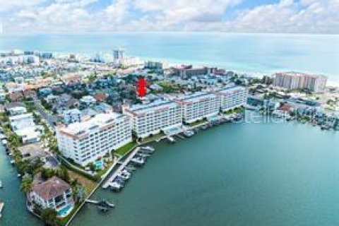 Condominio en alquiler en Redington Shores, Florida, 3 dormitorios, 185.34 m2 № 1813037 - foto 1