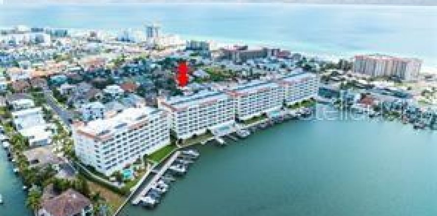 Condo in Redington Shores, Florida, 3 bedrooms № 1813037