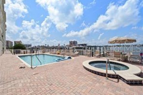 Condominio en alquiler en Redington Shores, Florida, 3 dormitorios, 185.34 m2 № 1813037 - foto 23