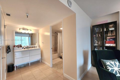 Copropriété à vendre à Sunny Isles Beach, Floride: 2 chambres, 115.2 m2 № 2004082 - photo 19