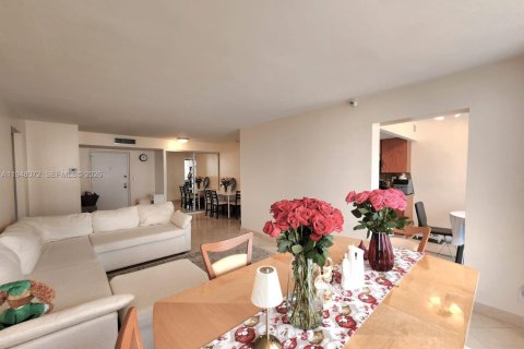 Copropriété à vendre à Sunny Isles Beach, Floride: 2 chambres, 115.2 m2 № 2004082 - photo 10