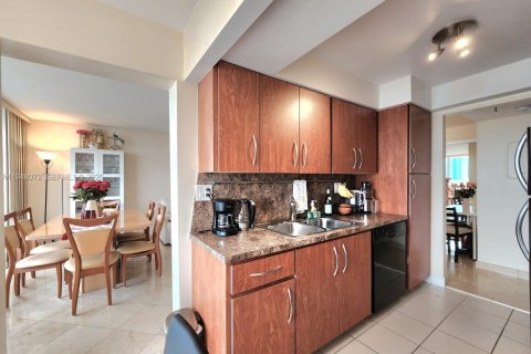 Copropriété à vendre à Sunny Isles Beach, Floride: 2 chambres, 115.2 m2 № 2004082 - photo 6