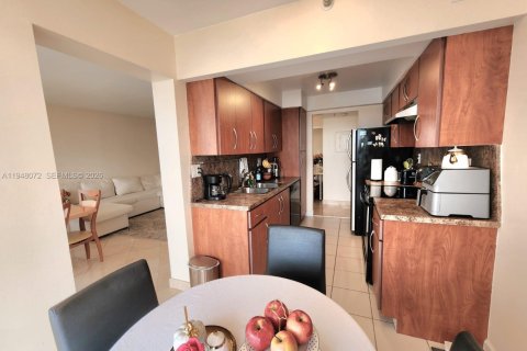 Copropriété à vendre à Sunny Isles Beach, Floride: 2 chambres, 115.2 m2 № 2004082 - photo 7