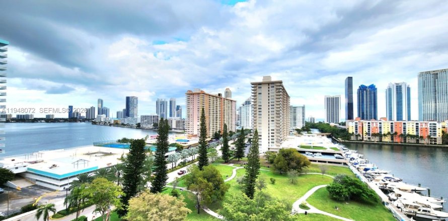 Condo à Sunny Isles Beach, Floride, 2 chambres  № 2004082