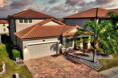 House in Lakeland, Florida 5 bedrooms, 284.93 sq.m. № 1528451 - photo 1