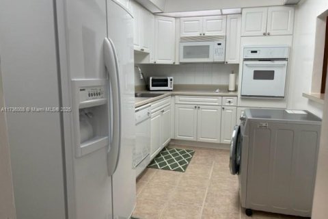 Condo in Sunny Isles Beach, Florida, 1 bedroom № 1935913 - photo 13