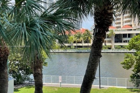 Condo in Sunny Isles Beach, Florida, 1 bedroom № 1935913 - photo 30