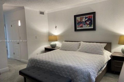 Condo in Sunny Isles Beach, Florida, 1 bedroom № 1935913 - photo 4
