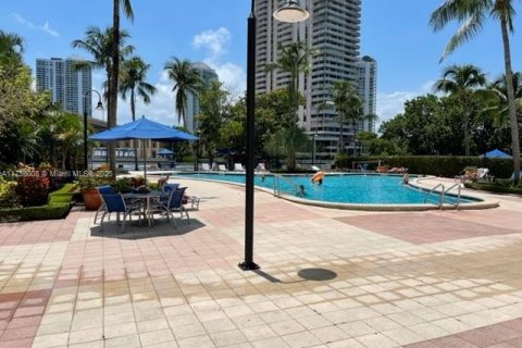 Condo in Sunny Isles Beach, Florida, 1 bedroom № 1935913 - photo 23