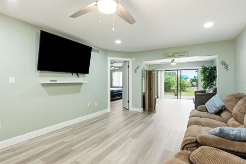 Copropriété à vendre à Largo, Floride: 2 chambres, 111.48 m2 № 2235408 - photo 11