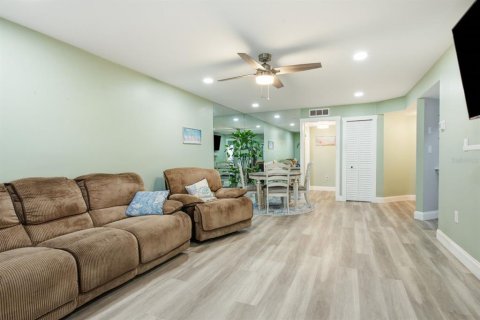 Copropriété à vendre à Largo, Floride: 2 chambres, 111.48 m2 № 2235408 - photo 10