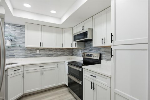 Copropriété à vendre à Largo, Floride: 2 chambres, 111.48 m2 № 2235408 - photo 15