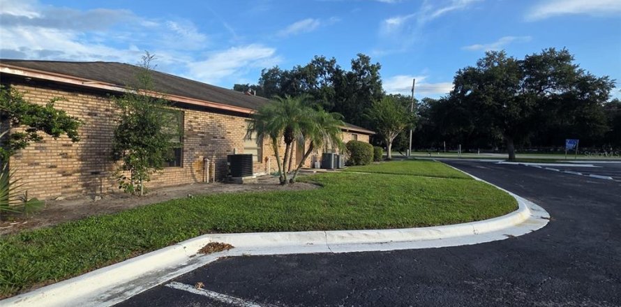 Commercial property in Kissimmee, Florida 308.53 sq.m. № 2378955