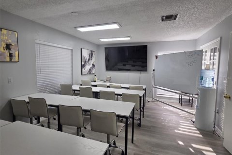 Commercial property in Kissimmee, Florida 308.53 sq.m. № 2378955 - photo 6