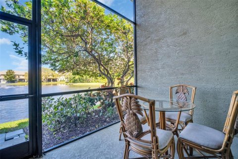 Townhouse in Palm Harbor, Florida 2 bedrooms, 114.64 sq.m. № 1531475 - photo 23