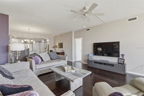 Condominio en alquiler en Saint Petersburg, Florida, 1 dormitorio, 109.62 m2 № 2287858 - foto 19