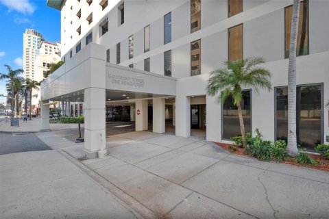 Condominio en alquiler en Saint Petersburg, Florida, 1 dormitorio, 109.62 m2 № 2287858 - foto 2