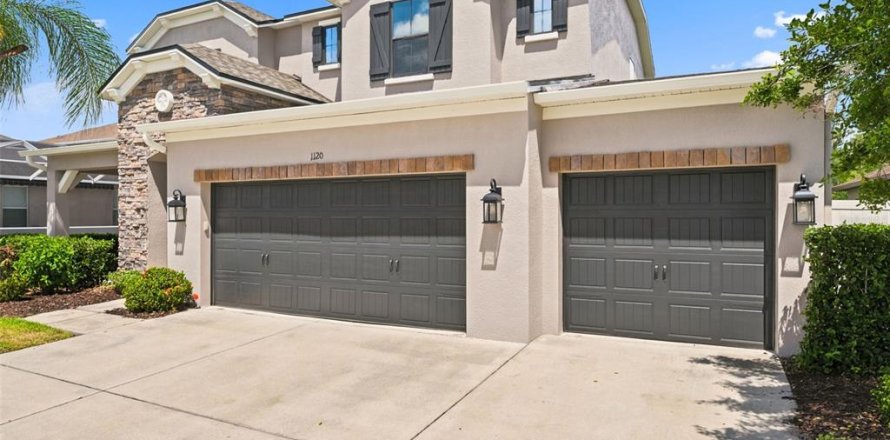House in Trinity, Florida 4 bedrooms, 289.58 sq.m. № 2120897