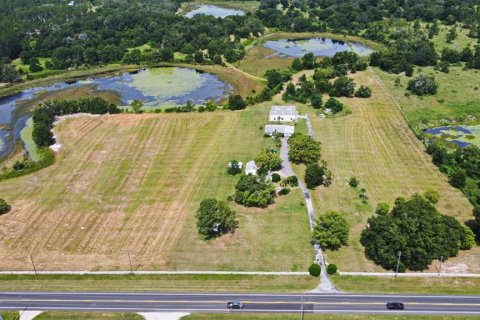 Купить виллу или дом в Хоуи-ин-Хиллз, Флорида 5 комнат, 260.13м2, № 1851740 - фото 1