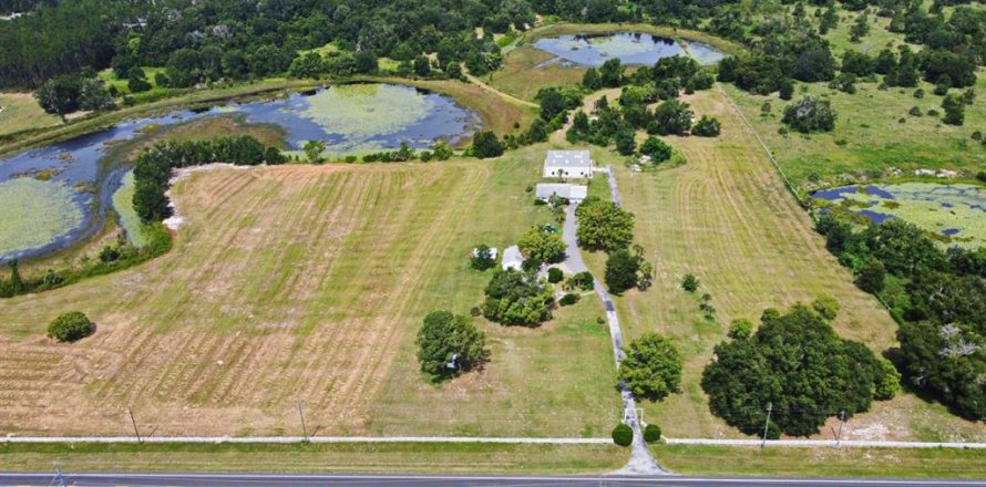 Дом в Хоуи-ин-Хиллз, Флорида 5 комнат, 260.13м2 № 1851740