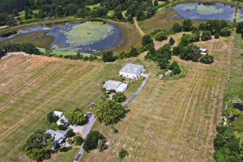 Купить виллу или дом в Хоуи-ин-Хиллз, Флорида 5 комнат, 260.13м2, № 1851740 - фото 2