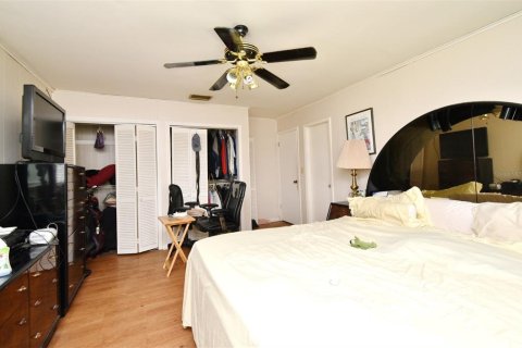 Купить виллу или дом в Хоуи-ин-Хиллз, Флорида 5 комнат, 260.13м2, № 1851740 - фото 27