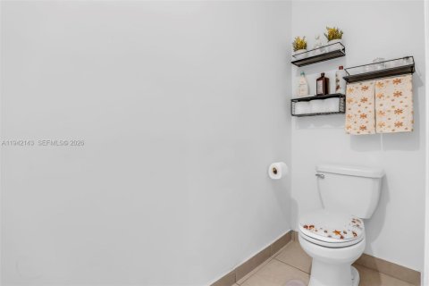 Touwnhouse à vendre à Miami, Floride: 4 chambres, 169.08 m2 № 2001299 - photo 6