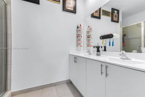 Touwnhouse à vendre à Miami, Floride: 4 chambres, 169.08 m2 № 2001299 - photo 25