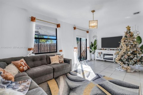 Touwnhouse à vendre à Miami, Floride: 4 chambres, 169.08 m2 № 2001299 - photo 12