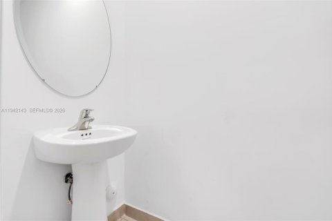 Touwnhouse à vendre à Miami, Floride: 4 chambres, 169.08 m2 № 2001299 - photo 5