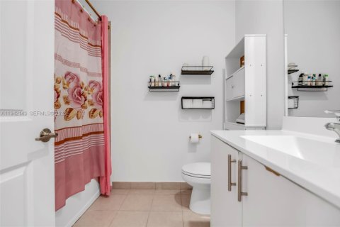 Touwnhouse à vendre à Miami, Floride: 4 chambres, 169.08 m2 № 2001299 - photo 22