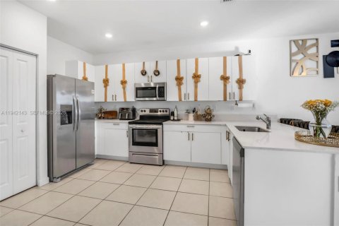 Touwnhouse à vendre à Miami, Floride: 4 chambres, 169.08 m2 № 2001299 - photo 9