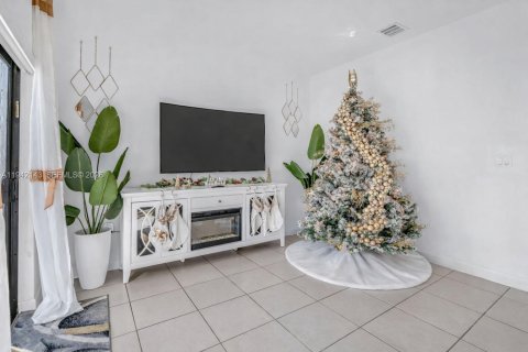 Touwnhouse à vendre à Miami, Floride: 4 chambres, 169.08 m2 № 2001299 - photo 16