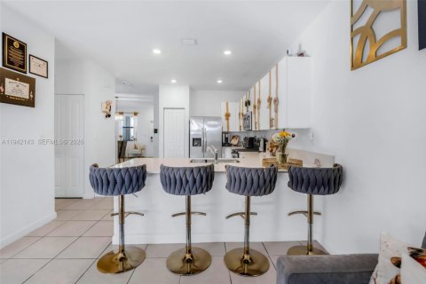 Touwnhouse à vendre à Miami, Floride: 4 chambres, 169.08 m2 № 2001299 - photo 11