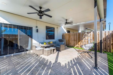 Touwnhouse à vendre à Miami, Floride: 4 chambres, 169.08 m2 № 2001299 - photo 30
