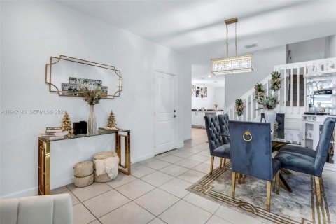 Touwnhouse à vendre à Miami, Floride: 4 chambres, 169.08 m2 № 2001299 - photo 3