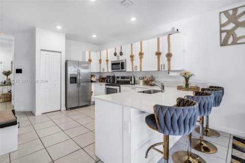 Touwnhouse à vendre à Miami, Floride: 4 chambres, 169.08 m2 № 2001299 - photo 10