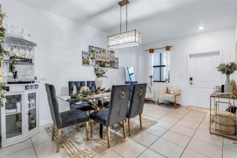 Touwnhouse à vendre à Miami, Floride: 4 chambres, 169.08 m2 № 2001299 - photo 4