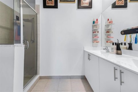 Touwnhouse à vendre à Miami, Floride: 4 chambres, 169.08 m2 № 2001299 - photo 26