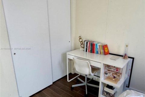 Townhouse in LANDMARK in Doral, Florida 4 bedrooms, 241.45 sq.m. № 2005807 - photo 23