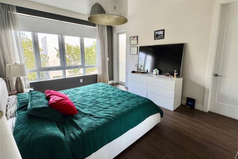 Townhouse in LANDMARK in Doral, Florida 4 bedrooms, 241.45 sq.m. № 2005807 - photo 18