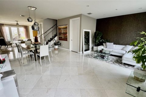 Townhouse in LANDMARK in Doral, Florida 4 bedrooms, 241.45 sq.m. № 2005807 - photo 2