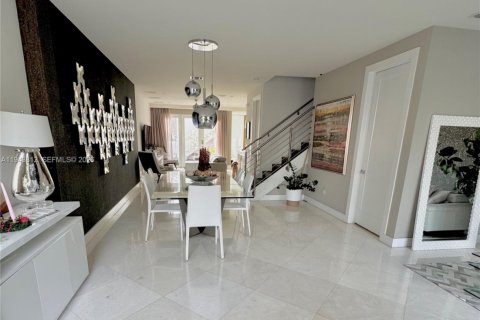 Townhouse in LANDMARK in Doral, Florida 4 bedrooms, 241.45 sq.m. № 2005807 - photo 5