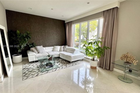 Townhouse in LANDMARK in Doral, Florida 4 bedrooms, 241.45 sq.m. № 2005807 - photo 4