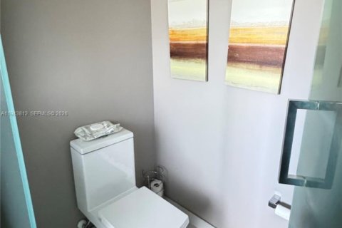 Townhouse in LANDMARK in Doral, Florida 4 bedrooms, 241.45 sq.m. № 2005807 - photo 20