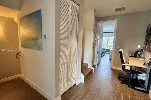 Townhouse in LANDMARK in Doral, Florida 4 bedrooms, 241.45 sq.m. № 2005807 - photo 17