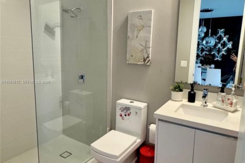 Townhouse in LANDMARK in Doral, Florida 4 bedrooms, 241.45 sq.m. № 2005807 - photo 13