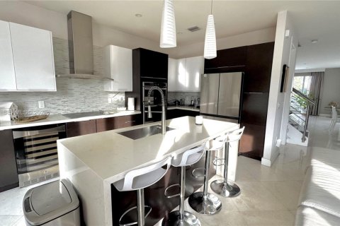 Townhouse in LANDMARK in Doral, Florida 4 bedrooms, 241.45 sq.m. № 2005807 - photo 11