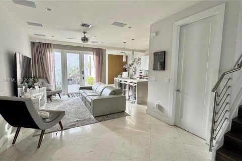 Townhouse in LANDMARK in Doral, Florida 4 bedrooms, 241.45 sq.m. № 2005807 - photo 6