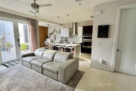 Townhouse in LANDMARK in Doral, Florida 4 bedrooms, 241.45 sq.m. № 2005807 - photo 8